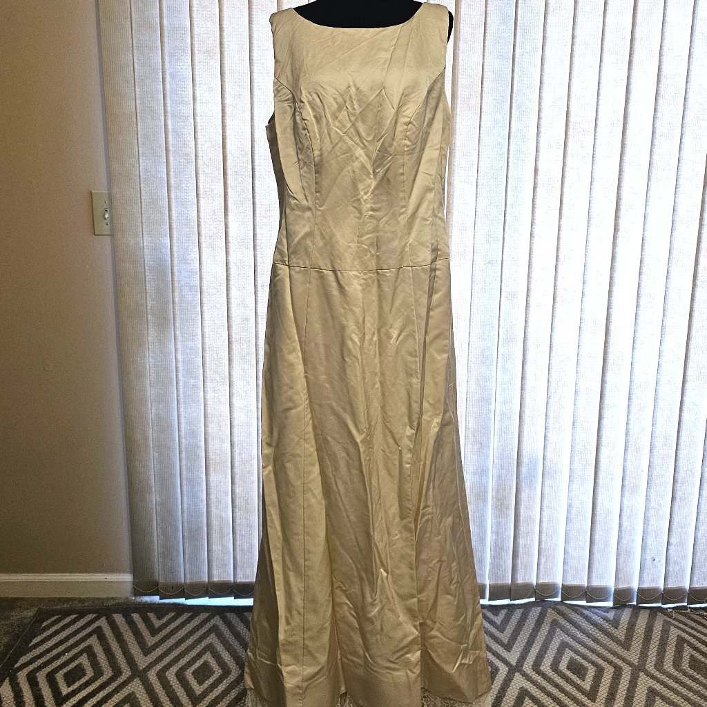 Watters & Watters Cream Wedding Dress 16